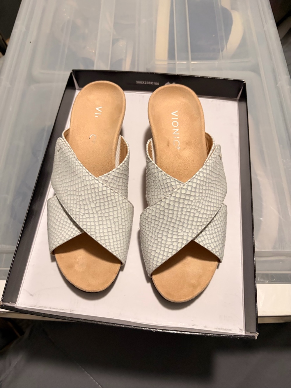 Vionic Women's Cream Crisscross Slip-On Mules